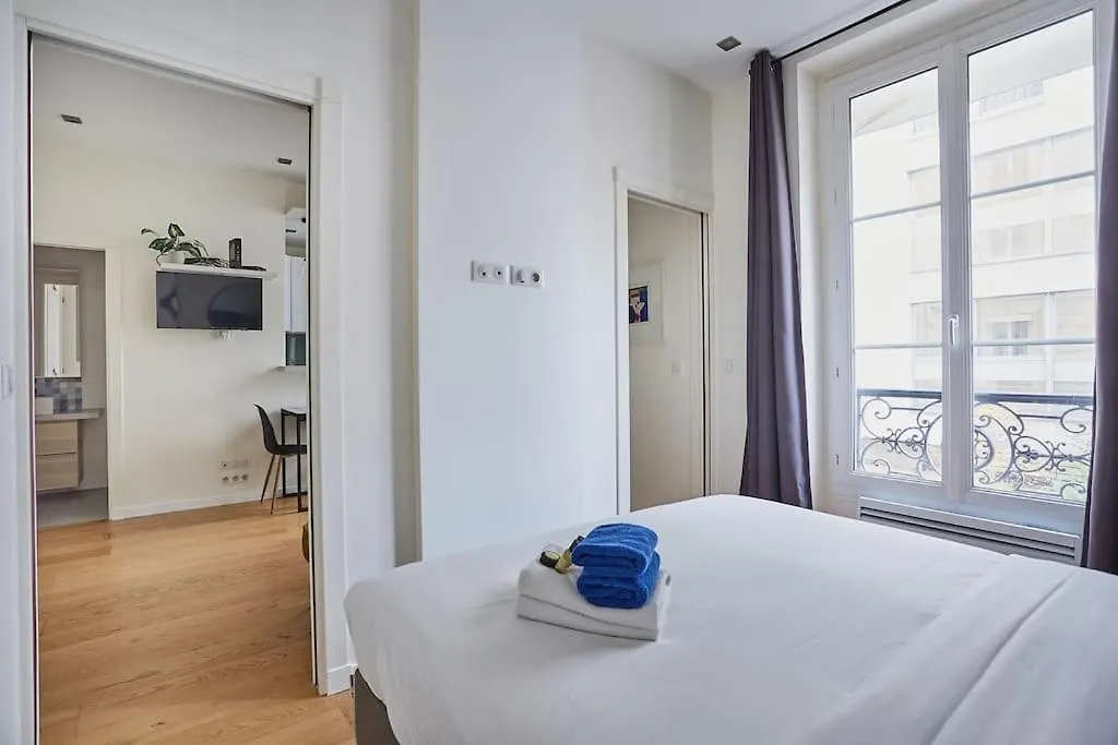 Lägenhet Rent A - Alma Paris