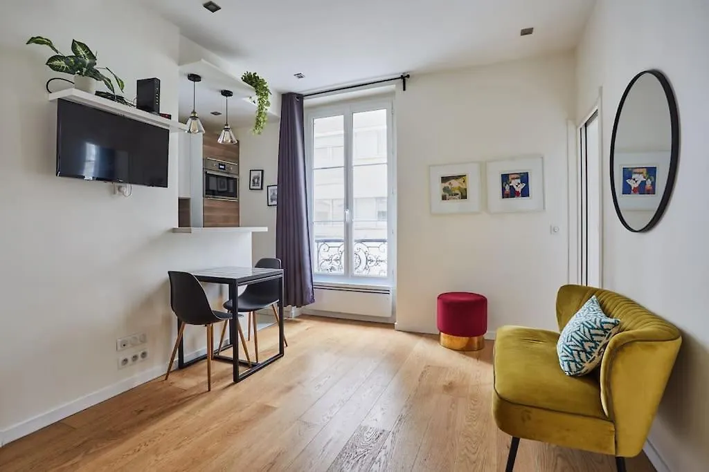 Rent A - Alma Paris
