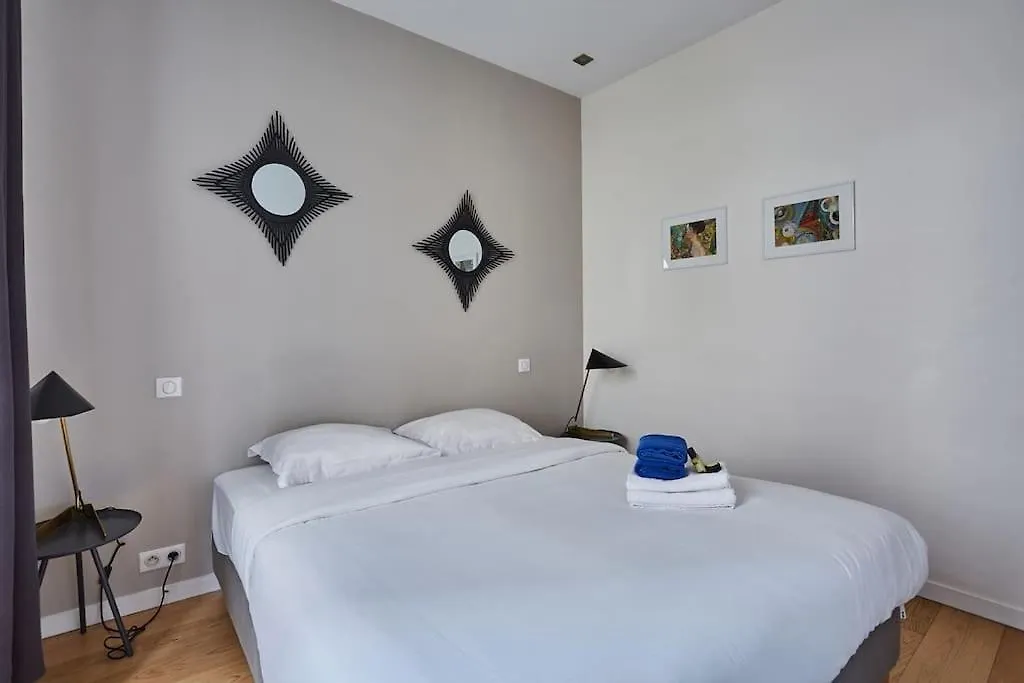 Lägenhet Rent A - Alma Paris