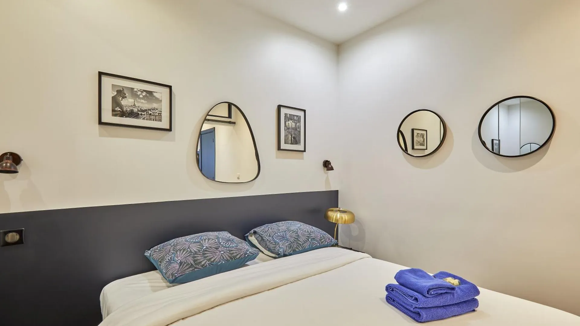 Rent A - Alma Paris