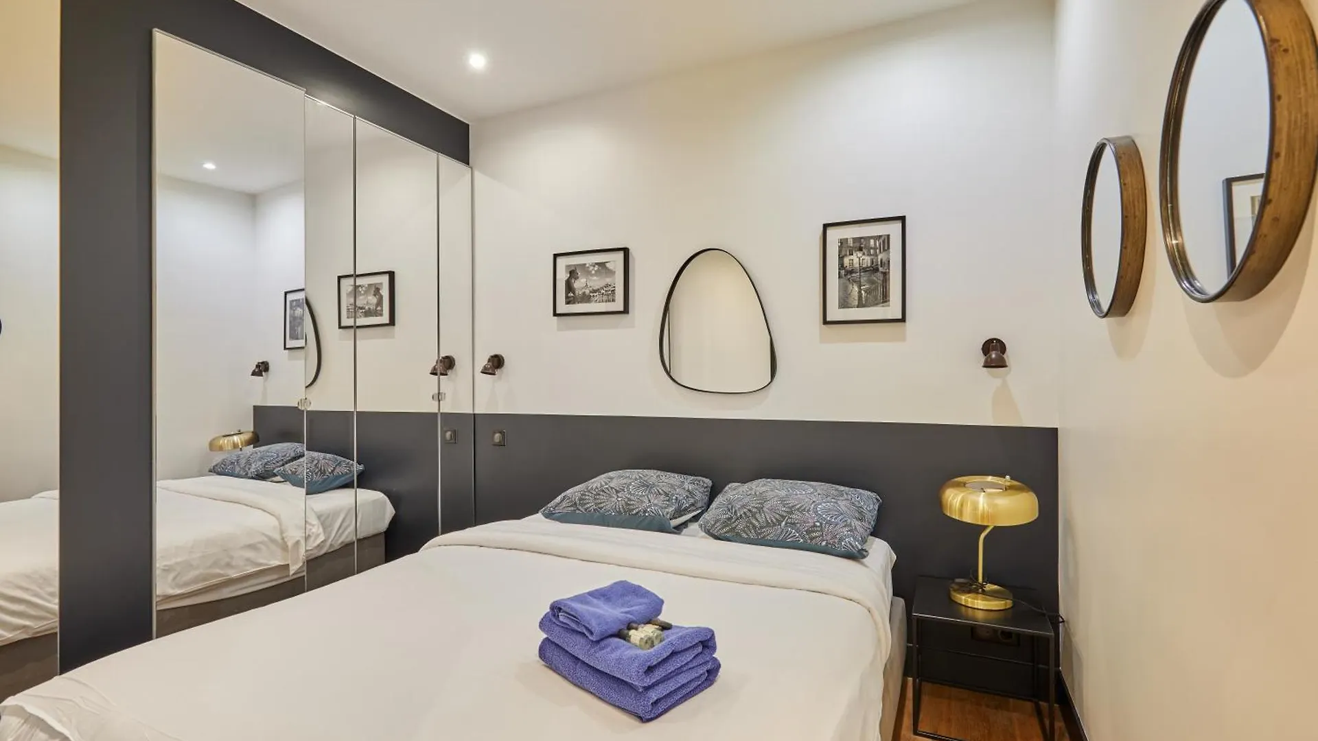 Rent A - Alma Apartment Paris